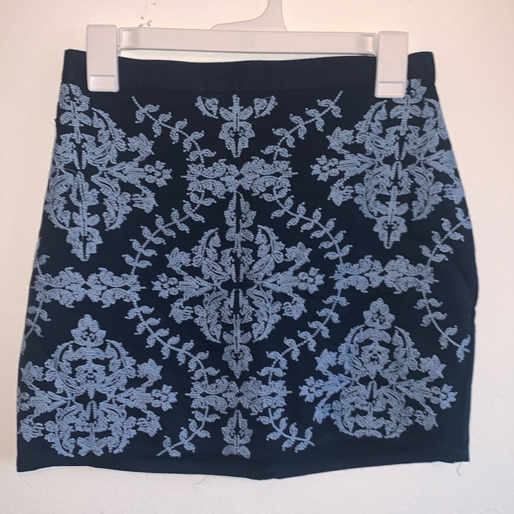 Embroidered mini skirt